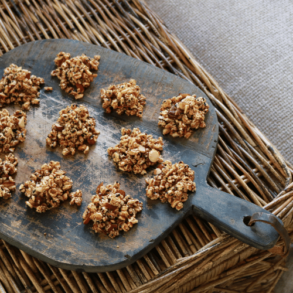 Gepofte spelt krokantjes met chilihoning